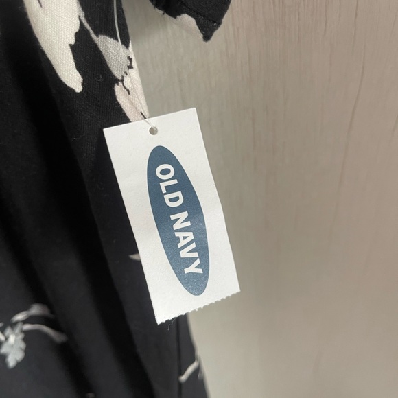 🖤🤍Old Navy Floral Dress 🖤🤍 - Picture 3 of 5